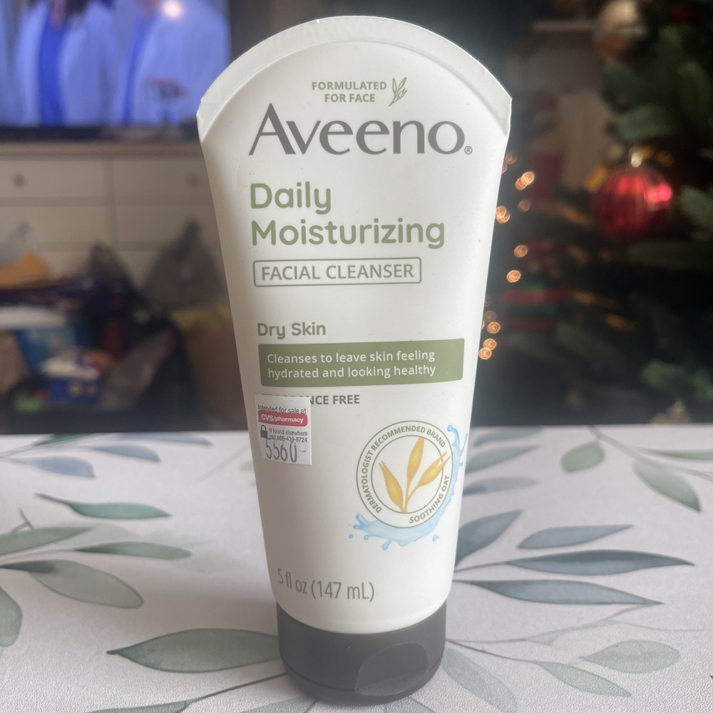 Aveeno Daily Moisturizing Facial Cleanser for Dry Skin  5 fl oz.